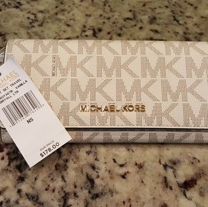 Michael Kors wallet NWT